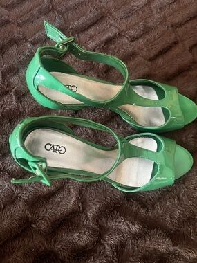 Cato Glossy Green T-Strap Heeled Sandals